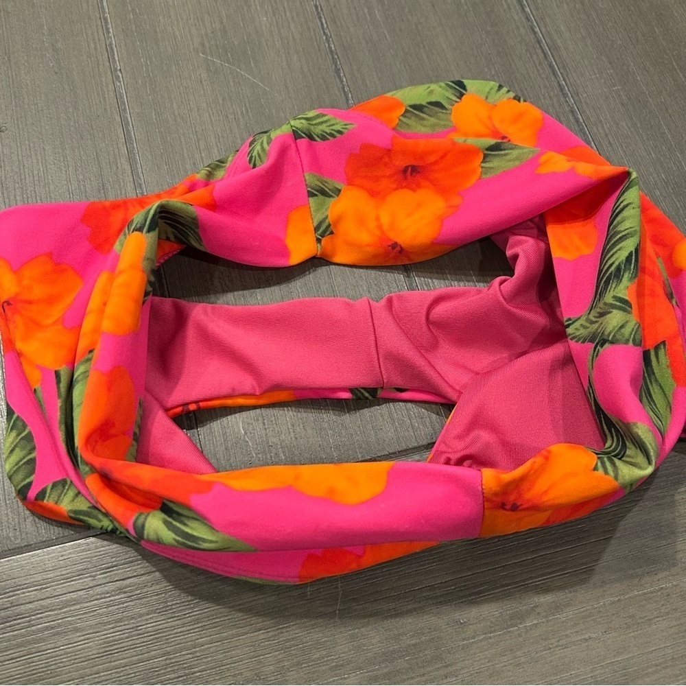 BEACH RIOT BIKINI SET!! - Picture 7 of 16